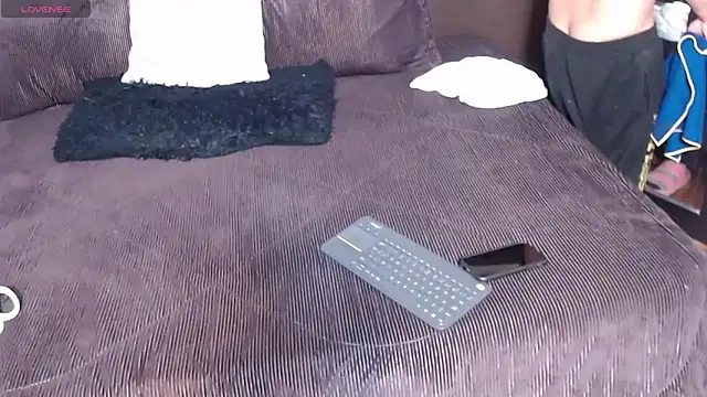 Liiamthompson online show from April 15, 9:26 am