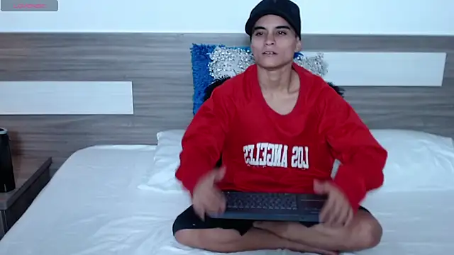 Liiamthompson online show from November 6, 11:03 am