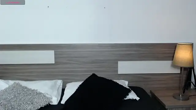 Liiamthompson online show from November 7, 11:04 am