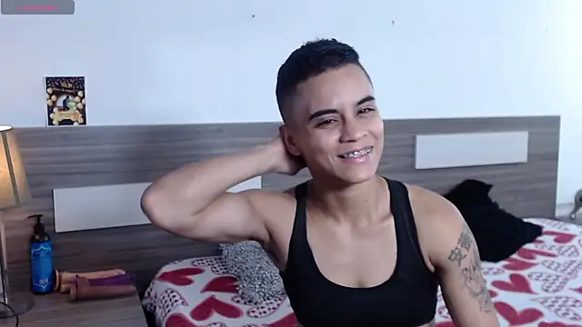 Liiamthompson online show from November 27, 9:32 am