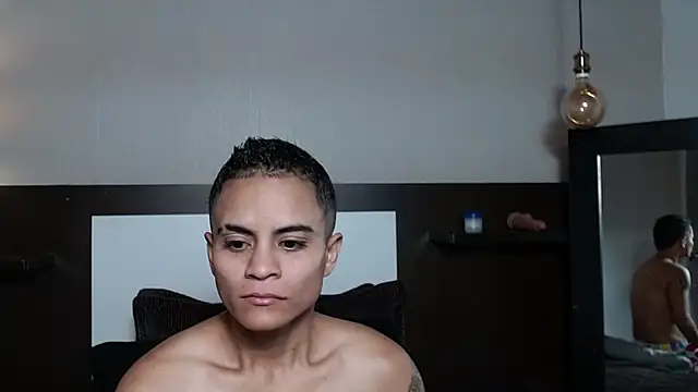 Liiamthompson online show from April 14, 9:14 am