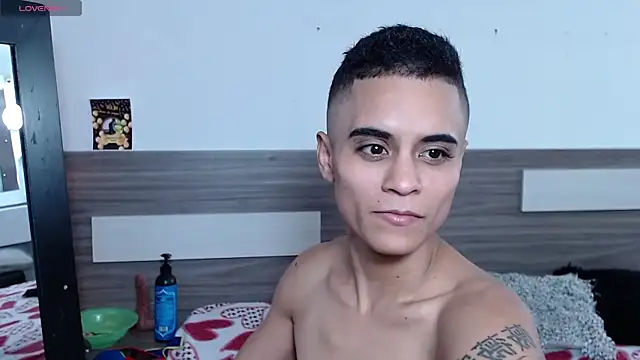 Liiamthompson online show from November 22, 9:24 pm