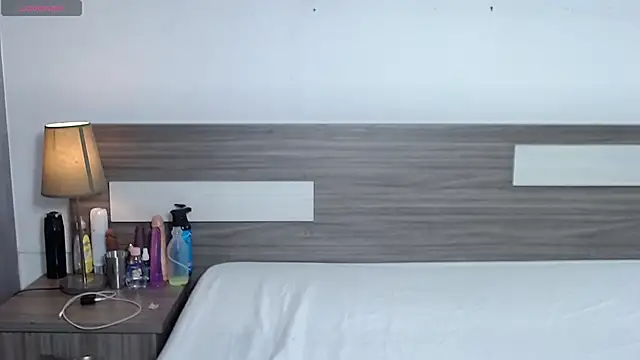 Liiamthompson online show from January 6, 9:02 am