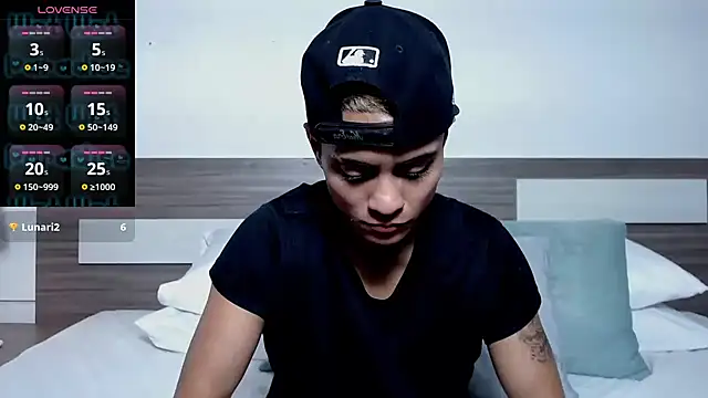 Liiamthompson online show from March 20, 9:49 pm