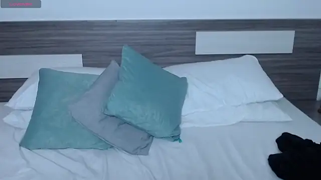 Liiamthompson online show from March 22, 9:38 pm