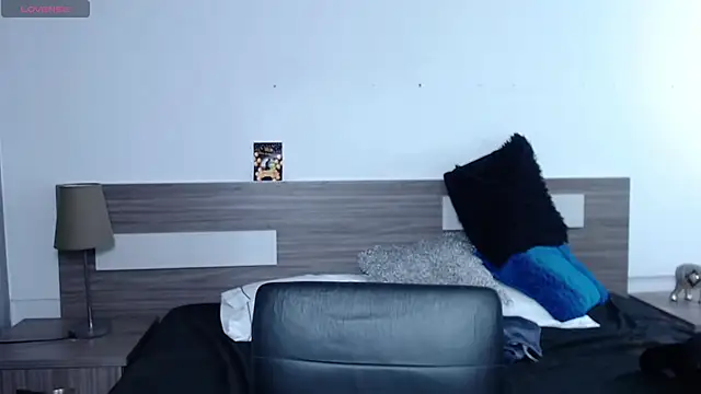 Liiamthompson online show from November 15, 7:18 pm