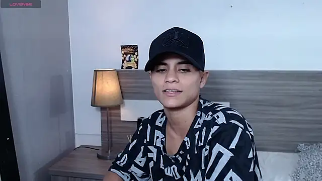 Liiamthompson online show from November 29, 9:53 am