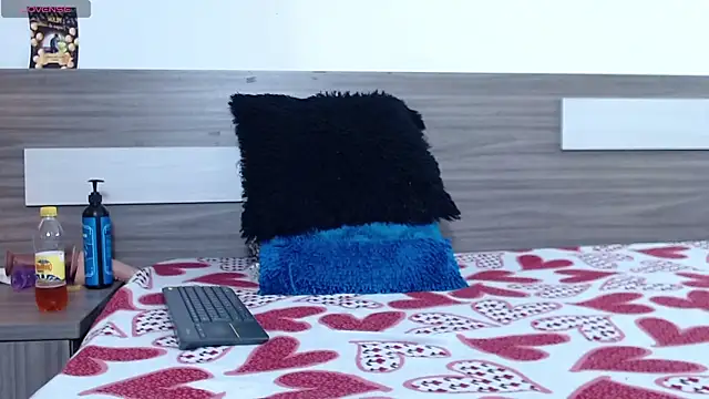 Liiamthompson online show from November 26, 9:26 pm