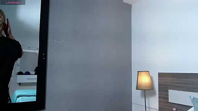 Liiamthompson online show from February 10, 9:19 am