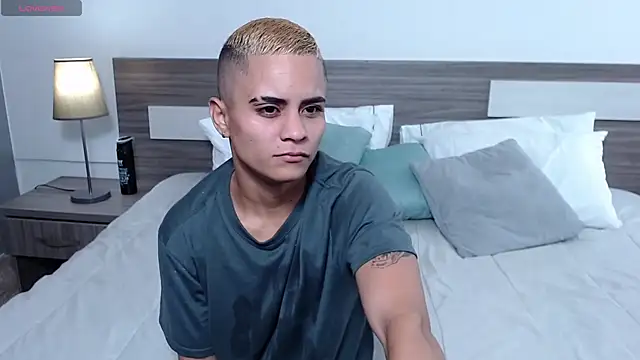 Liiamthompson online show from March 11, 9:25 am