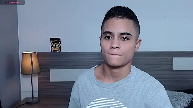 Liiamthompson online show from November 28, 9:42 am