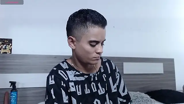 Liiamthompson online show from November 29, 9:59 pm