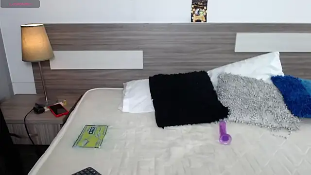 Liiamthompson online show from November 12, 6:56 pm