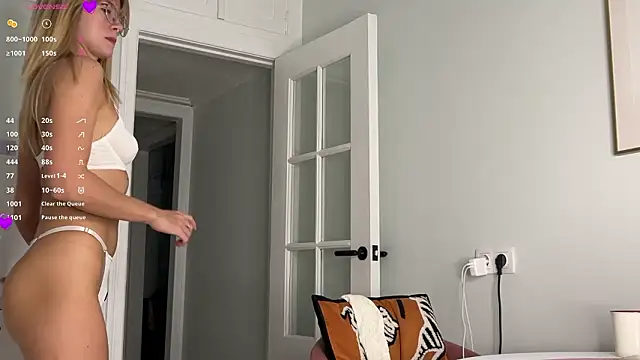 WhiteAnni online show from March 22, 4:27 am