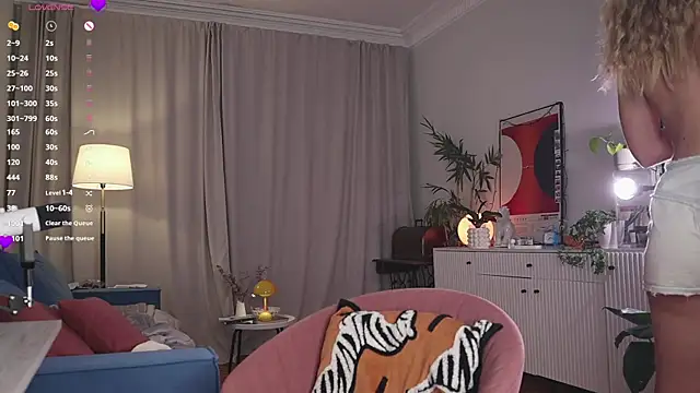 Snapshot of WhiteAnni chatting on December 15, 4:18 am WhiteAnni online show from December 15, 4:18 am