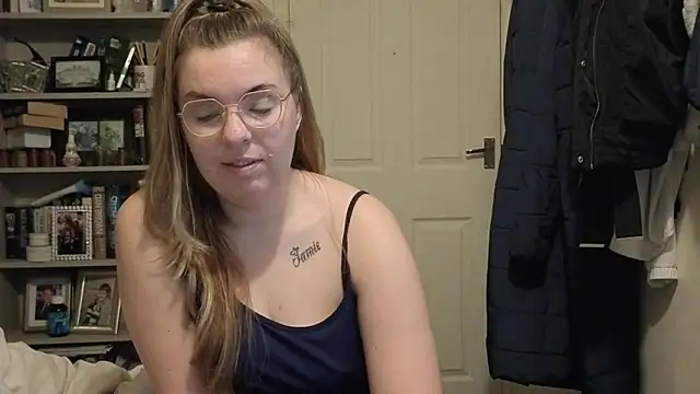 Demi WelshX online show from November 14, 9:35 am