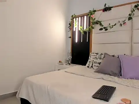 SofiArias online show from March 1, 4:33 pm