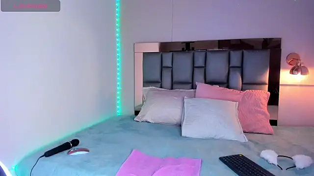 SofiArias online show from November 4, 8:45 pm