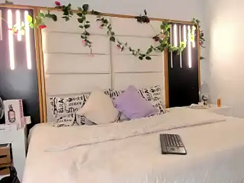 SofiArias online show from March 12, 4:02 pm