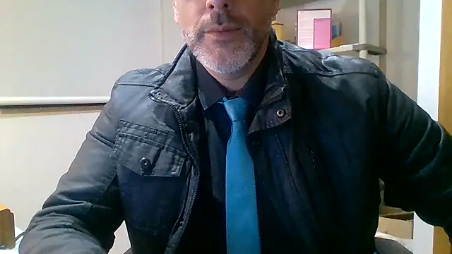 66MA69 online show from December 15, 6:03 pm