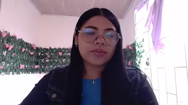 viccky vick online show from April 5, 8:37 pm