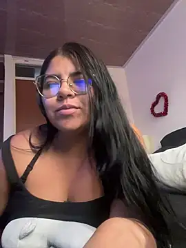 viccky vick online show from February 17, 9:10 pm