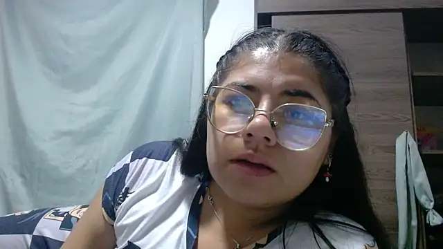 Snapshot of viccky_vick chatting on June 5, 6:52 am viccky vick online show from June 5, 6:52 am