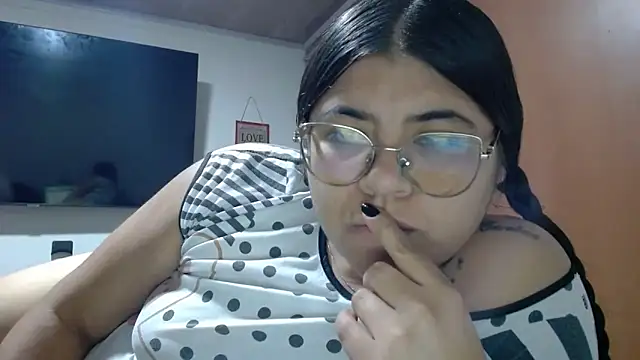 Snapshot of viccky_vick chatting on November 11, 1:55 am viccky vick online show from November 11, 1:55 am