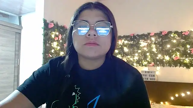 Snapshot of viccky_vick chatting on November 19, 10:43 pm viccky vick online show from November 19, 10:43 pm