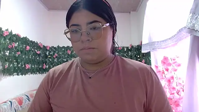 Snapshot of viccky_vick chatting on November 24, 7:58 pm viccky vick online show from November 24, 7:58 pm