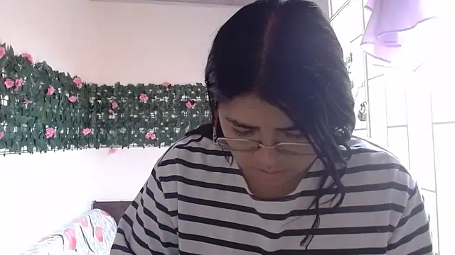 viccky vick online show from April 2, 1:40 pm