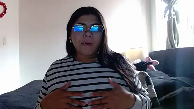 Snapshot of viccky_vick chatting on October 23, 8:51 pm viccky vick online show from October 23, 8:51 pm