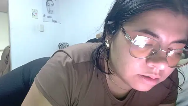 Snapshot of viccky_vick chatting on June 12, 1:47 am viccky vick online show from June 12, 1:47 am