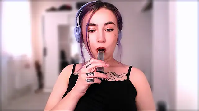 Snapshot of purplewitch chatting on November 18, 9:34 am purplewitch online show from November 18, 9:34 am