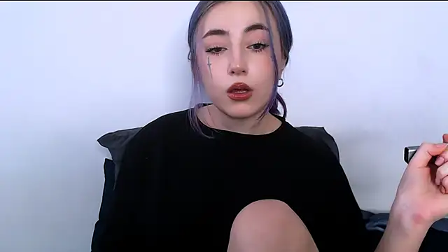 Snapshot of purplewitch chatting on November 1, 9:47 am purplewitch online show from November 1, 9:47 am