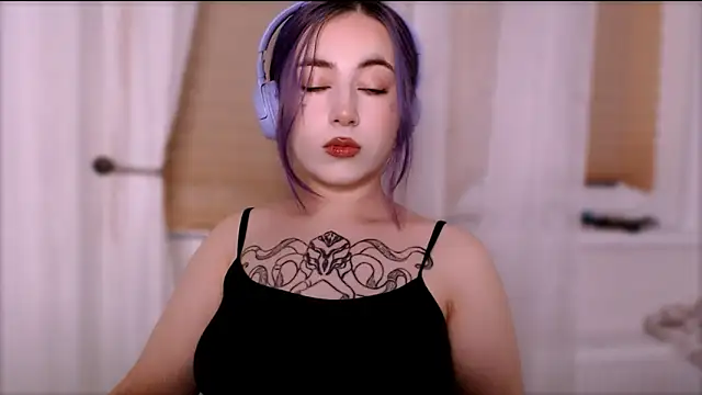 Snapshot of purplewitch chatting on October 18, 3:03 pm purplewitch online show from October 18, 3:03 pm
