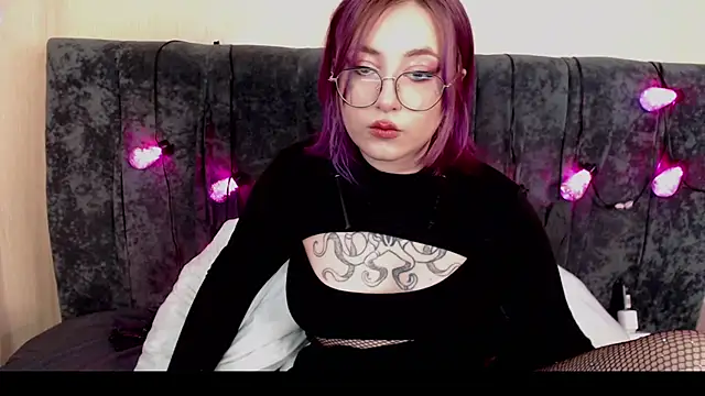Snapshot of purplewitch chatting on March 11, 1:23 pm purplewitch online show from March 11, 1:23 pm