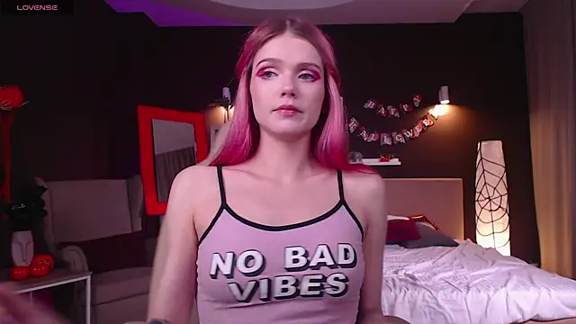 Gretchen Mol online show from October 29, 1:04 am