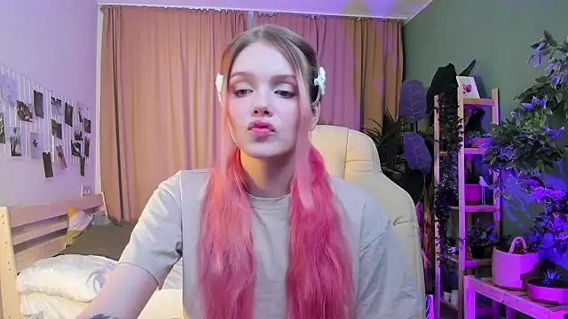 Gretchen Mol online show from January 11, 7:37 am