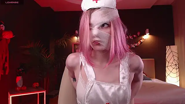 Gretchen Mol online show from November 1, 7:35 am