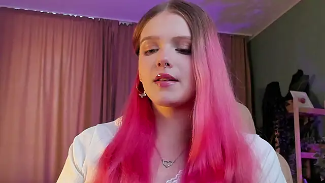 Gretchen Mol online show from March 1, 7:41 am