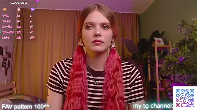 Gretchen Mol online show from February 18, 7:39 am