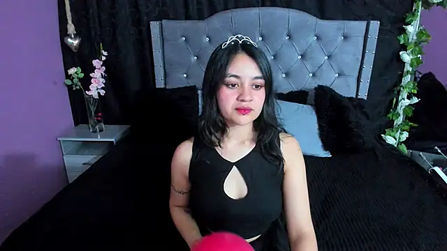 Snapshot of Lucy_Harris chatting on February 28, 2:42 am Lucy Harris online show from February 28, 2:42 am