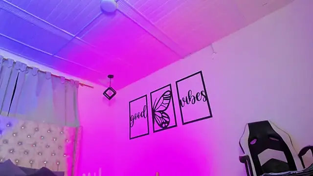 nicolee millerr online show from January 10, 12:44 pm