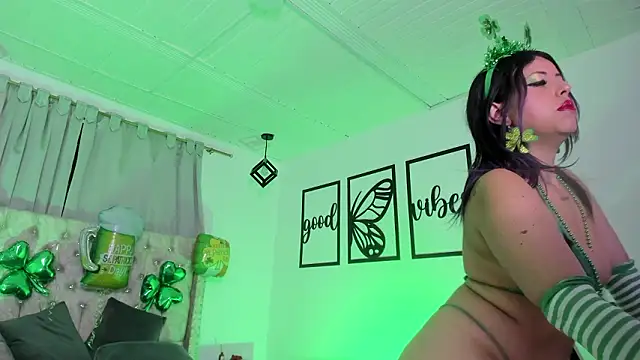 nicolee millerr online show from March 17, 12:41 pm