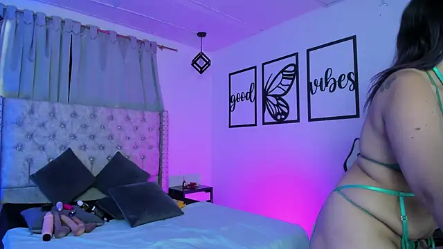 nicolee millerr online show from March 26, 12:25 pm