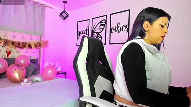 nicolee millerr online show from October 11, 12:39 pm