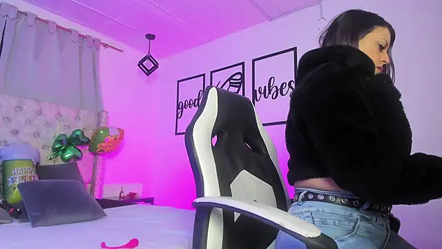 nicolee millerr online show from March 25, 12:26 pm