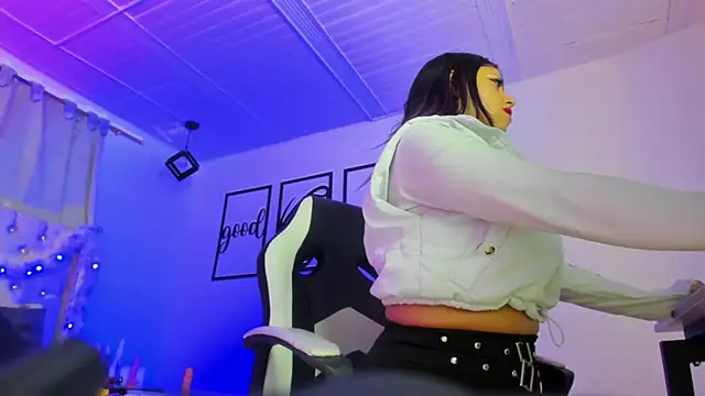 nicolee millerr online show from December 20, 12:41 pm