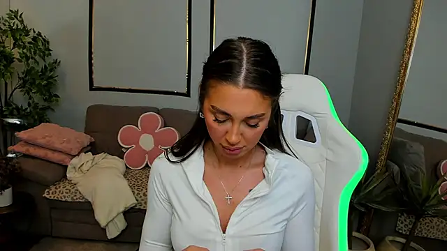 Anya-Ray online show from March 28, 1:45 pm